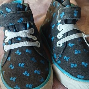 Cherokee Kids' Black and Blue Skull Sneakers